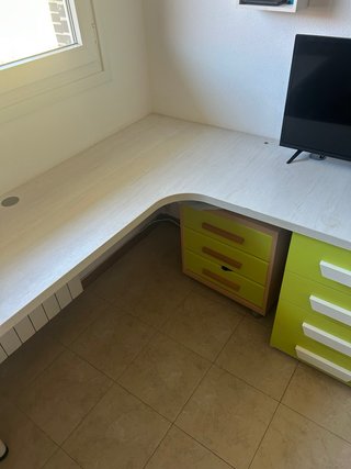 Escritorio L blanco y verde