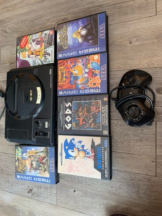 Consola Sega Mega Drive Negra + 5 Juegos