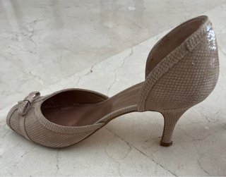 Zapatos Beguer beige tacón peep toe
