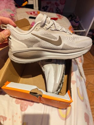 Zapatillas Nike Vomero 18 Talla 43 Nuevas