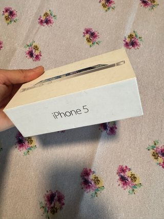 Scatola originale di iPhone 5 con istrizione