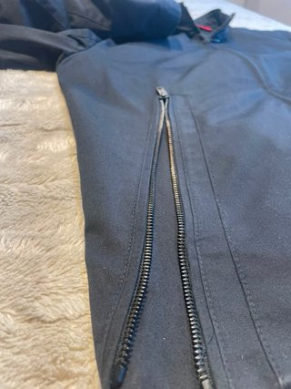 Chaqueta Hugo Boss Negra Ligera Cremallera
