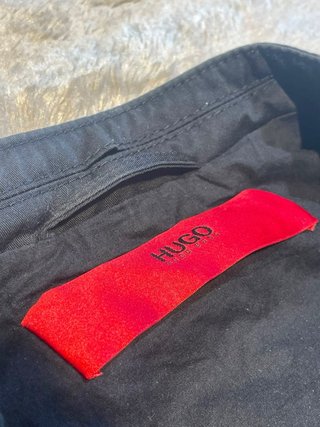 Chaqueta Hugo Boss Negra Ligera Cremallera