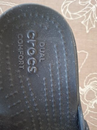 Sandalias Crocs T.37 Negro/Plata
