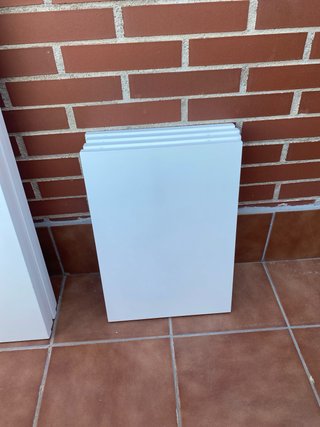 Baldas de madera blancas