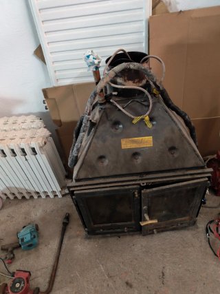 Radiador y estufa de leña