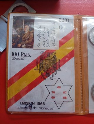 Estuche con 6 monedas de Franco 1966.