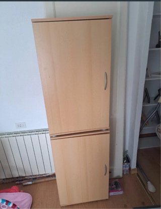 Armario de madera beige