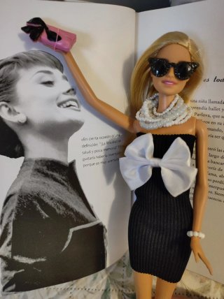 Barbie Audrey Hepburn Desayuno con Diamantes