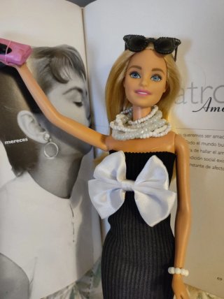 Barbie Audrey Hepburn Desayuno con Diamantes