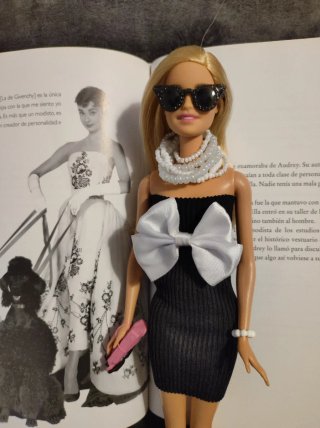 Barbie Audrey Hepburn Desayuno con Diamantes