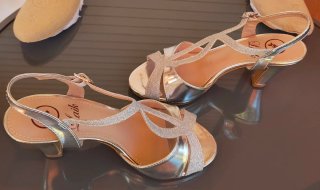 Zapatos de fiesta Vaik tacón mujer plateados