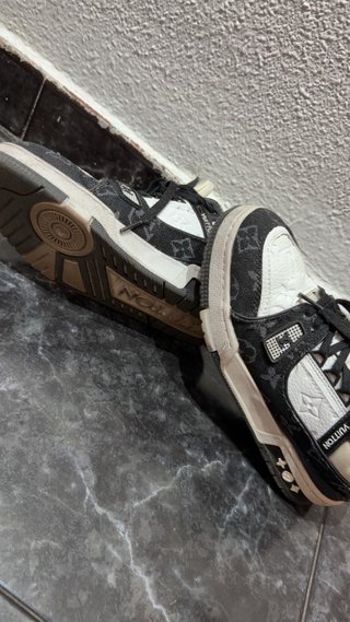 Zapatillas Louis Vuitton Negras y Blancas