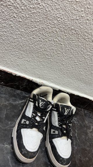 Zapatillas Louis Vuitton Negras y Blancas
