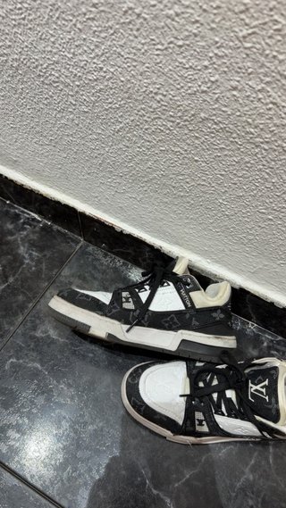 Zapatillas Louis Vuitton Negras y Blancas