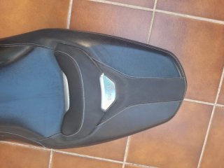 Asiento Yamaha Xmax 125/300/400 Roto
