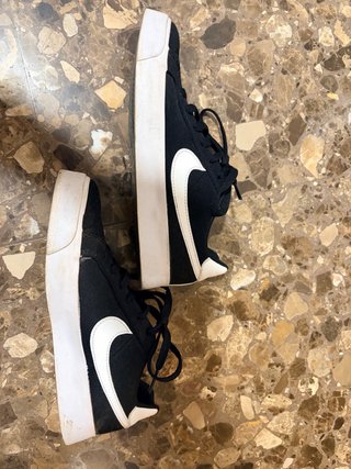 Zapatillas Nike Negras y Blancas