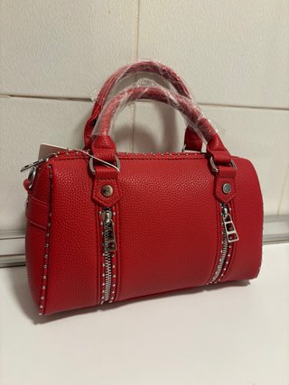 Bolso de mano cuero rojo tachuelas