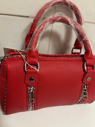 Bolso de mano cuero rojo tachuelas