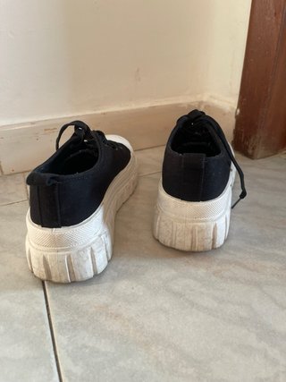 Sneakers nere con suola bianca