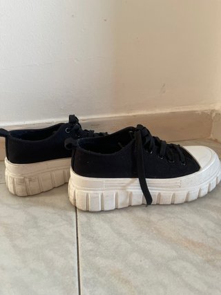 Sneakers nere con suola bianca