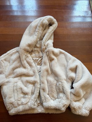 Cazadora peluche Bershka beige
