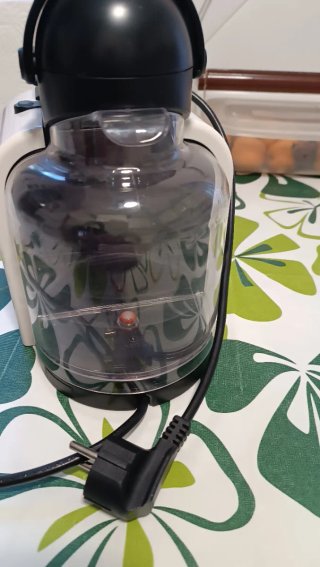 Cafetera DeLonghi Blanca y Negra