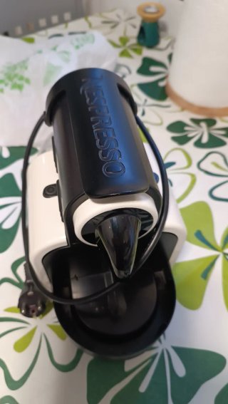 Cafetera DeLonghi Blanca y Negra