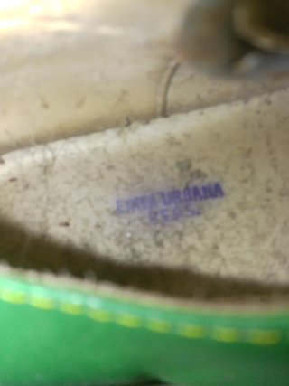 Zapato de payaso de cuero verde