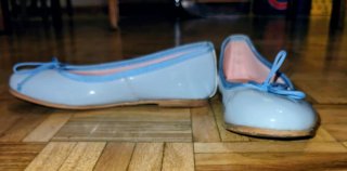 Zapatos niña charol lazo celeste
