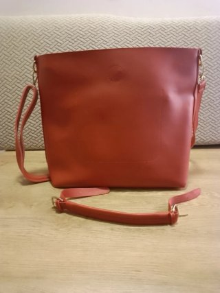 Bolso grande rojo