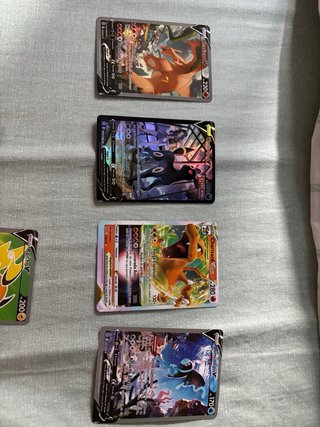 Carta Pokémon Charizard V 220 HP