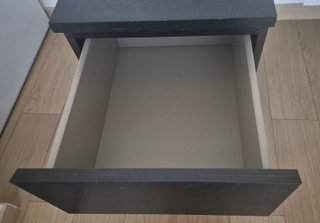 Mesita de noche IKEA MALM negra