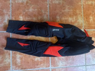 Pantalón portero niño con protecciones