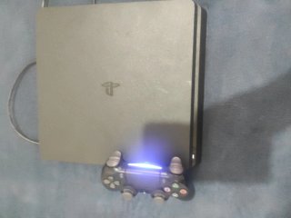 PS4 Slim Negra + Mando Dualshock 4