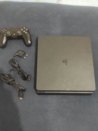 PS4 Slim Negra + Mando Dualshock 4