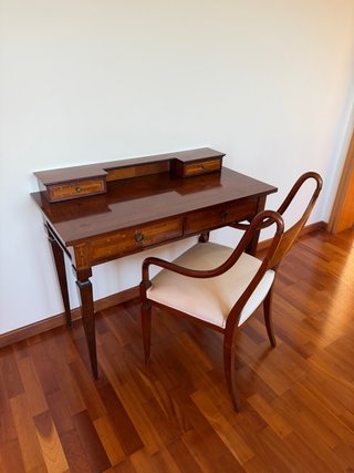Escritorio/Mesita de madera con cajones