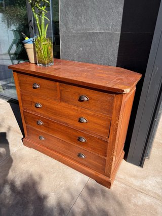 Cómoda de madera con 5 cajones. Medidas 100x50x85