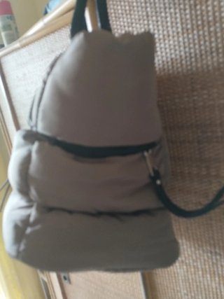 Borsa imbottita beige e nera