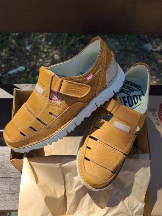 Sandalias de piel marrón para hombre