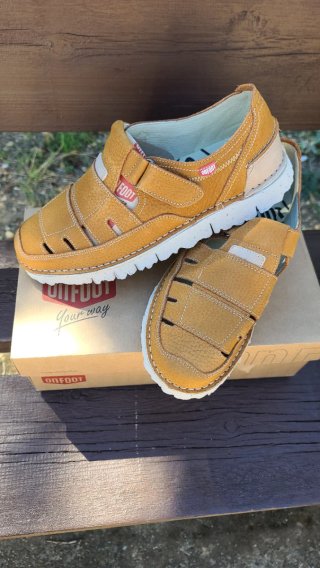 Sandalias de piel marrón para hombre
