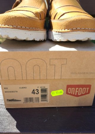 Sandalias de piel marrón para hombre