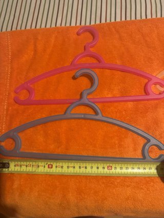 Lote de 20 perchas infantiles de plástico
