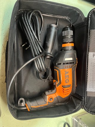 Taladro AEG BE 750R con maletín