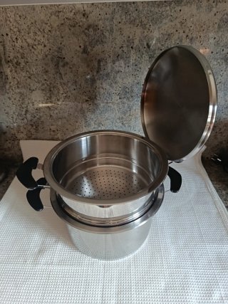 Olla AMC 6.5L + Vaporera + Colador