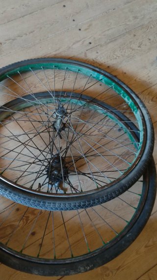 Manillar y Ruedas de Bicicleta Antigua