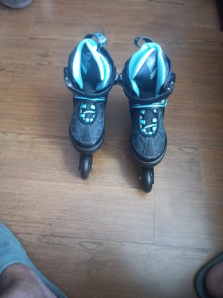 Patines en línea talla 39-42 sin estrenar.