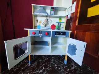 Cocina de juguete de madera