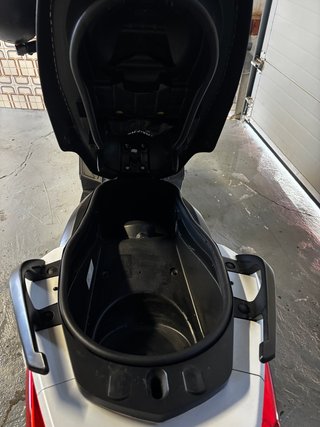 Yamaha Xmax 125 - blanca