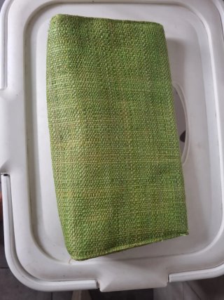 Bolso de mano tejido verde